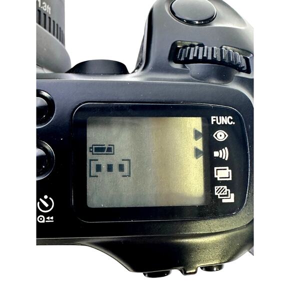 Canon Black Camera with Green Bag - Picture 13 of 16